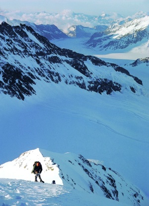 On SE Ridge of Monch - normal ascent route from the Jungfraujoch