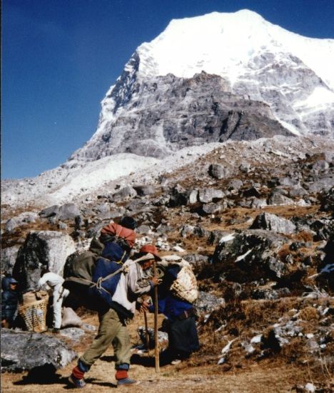 Chobutse on route to Trakarding Glacier