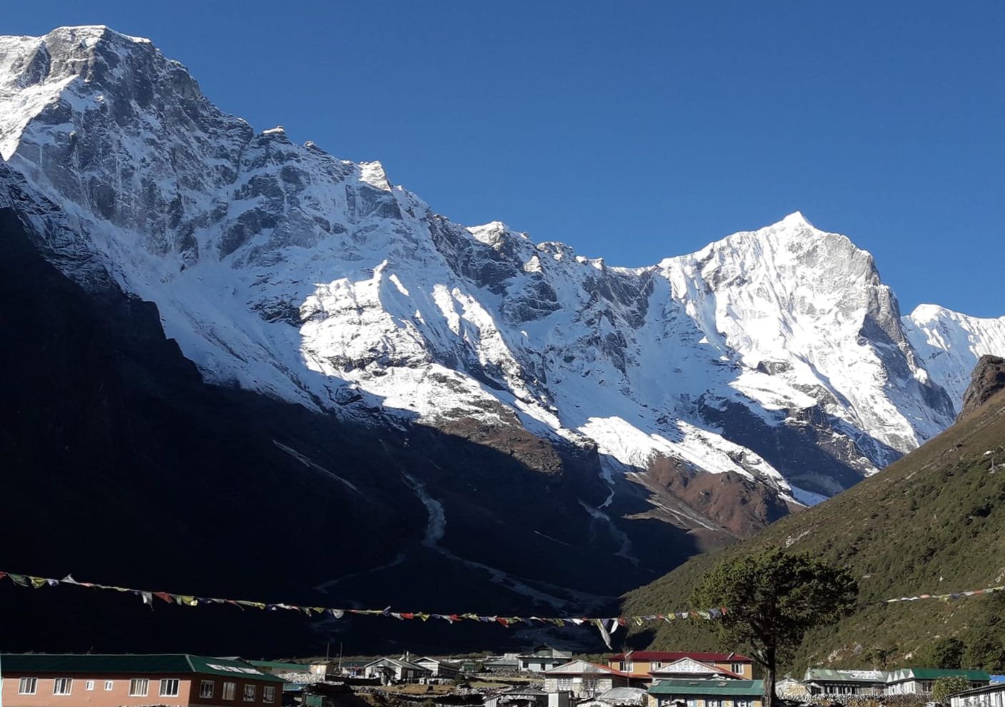 Tengkangpoche above Thame village