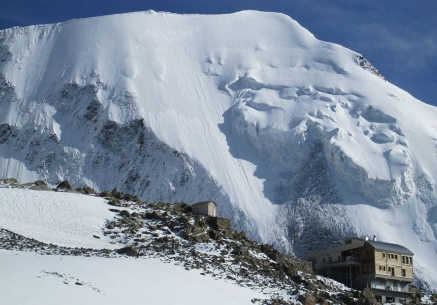 Aiguille du Bionnassay ( 4,052 meters ) on the normal route of ascent of Mont Blanc