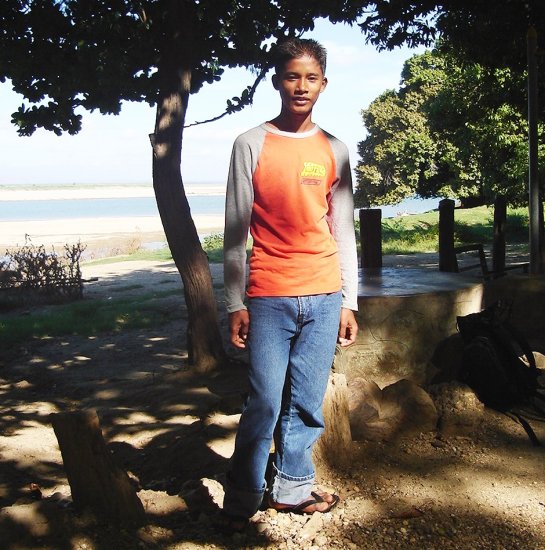 Photol - A Local Burmese Temple Guide at Bagan in central Myanmar / Burma