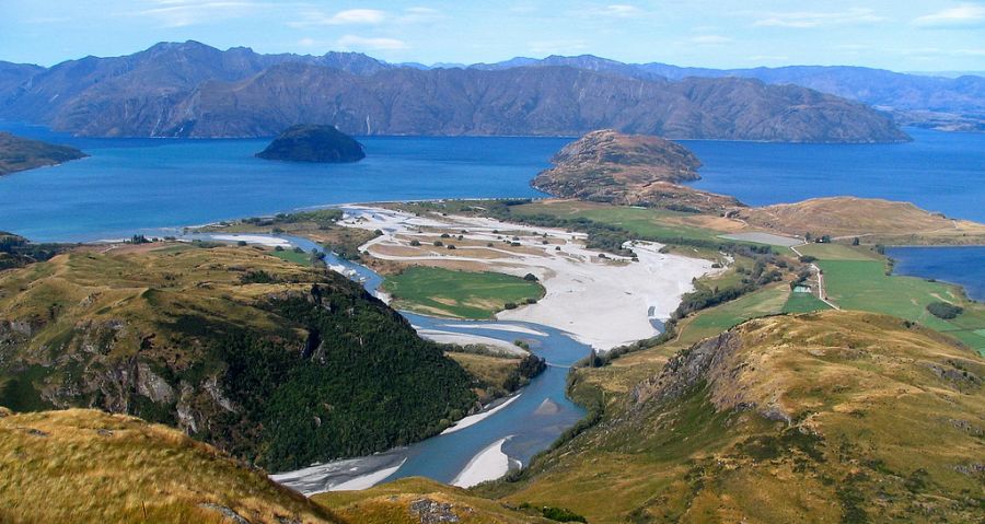 Lake Wanaka in the South Island of New Zealand