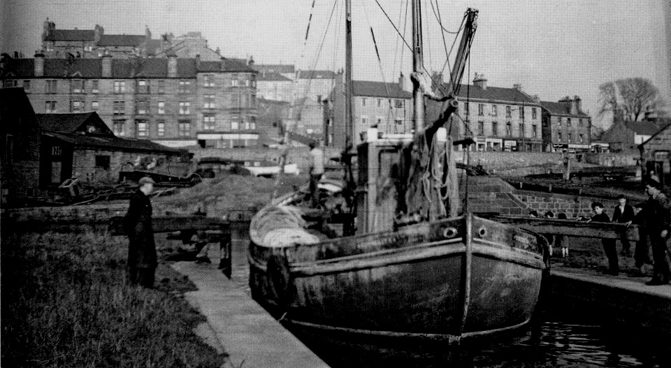 Fishing boat in Forth and Clyde Canal in Maryhill